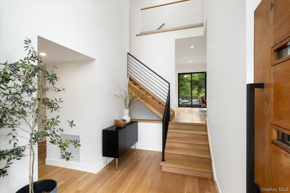 1040 Nautilus Lane, Mamaroneck, NY 10543