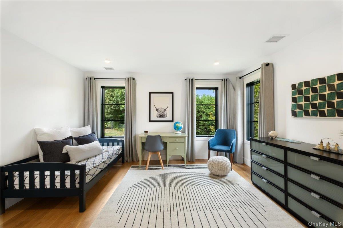 1040 Nautilus Lane, Mamaroneck, NY 10543