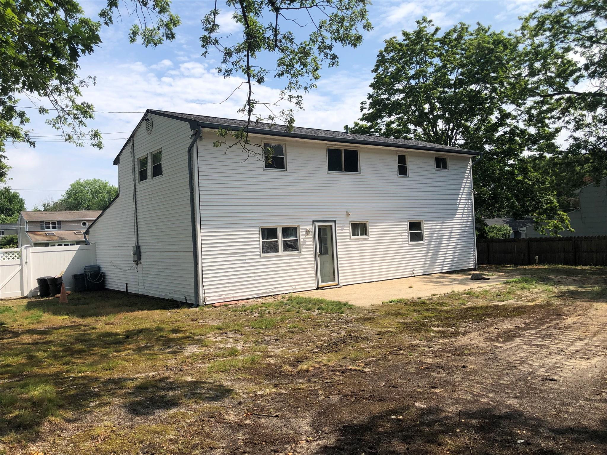 12 Executive Road, Selden, NY 11784