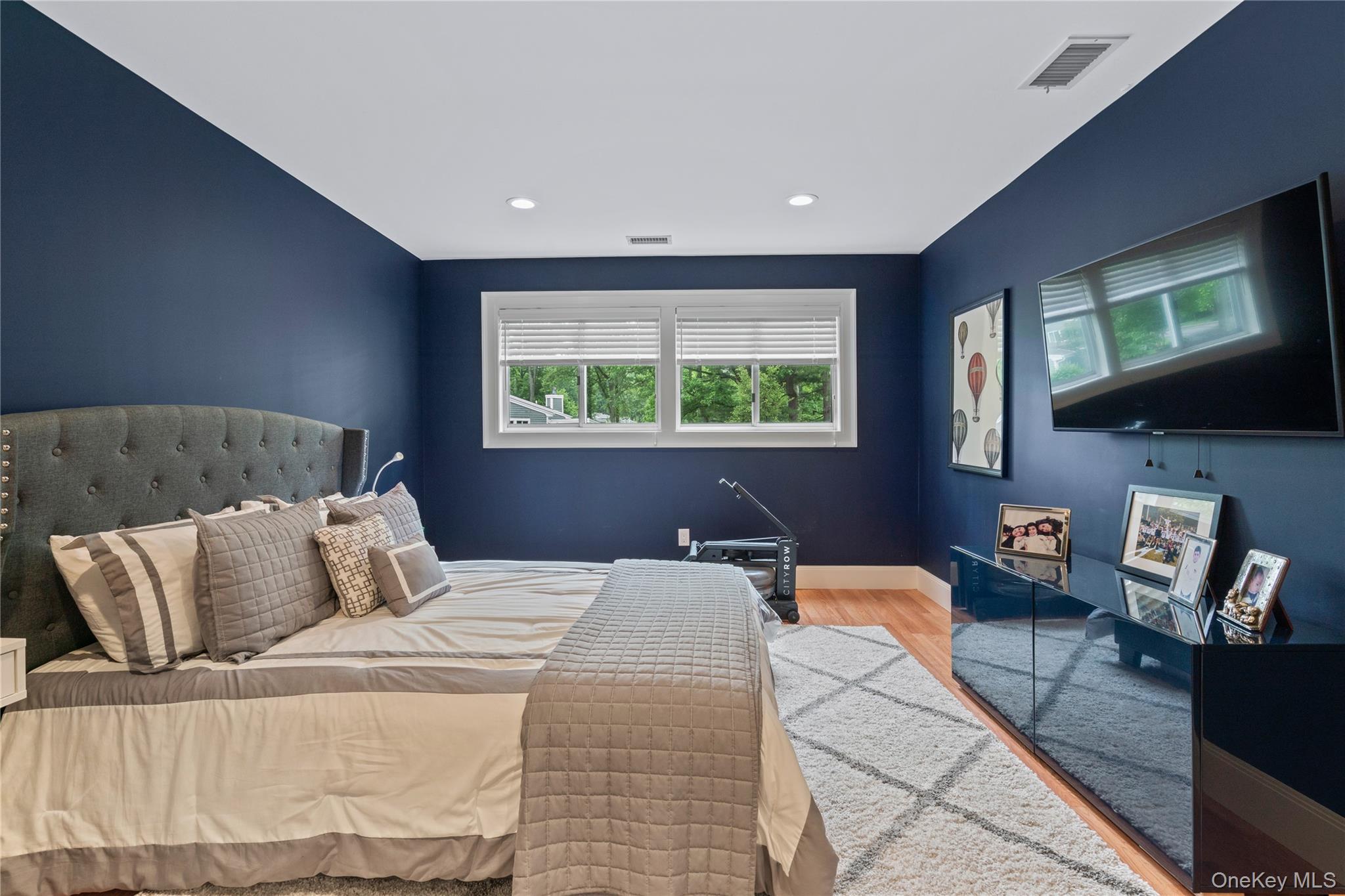 63 Sutton Place, Manhasset, NY 11030