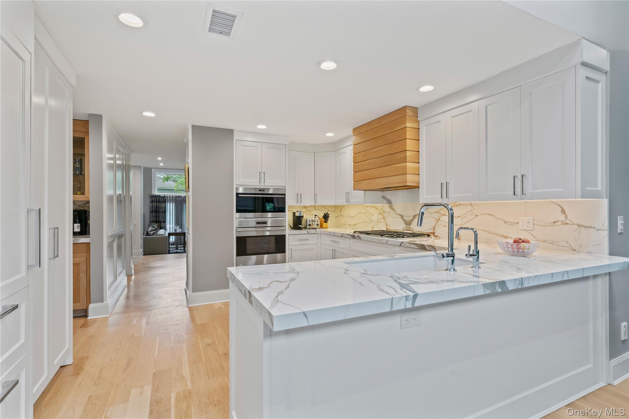 63 Sutton Place, Manhasset, NY 11030