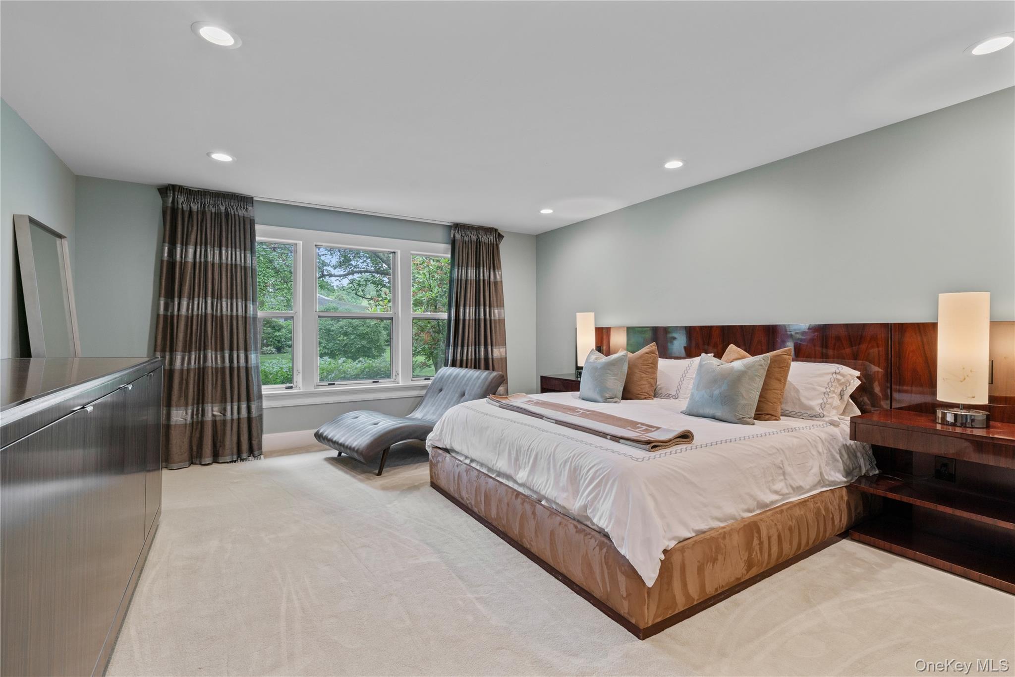 63 Sutton Place, Manhasset, NY 11030