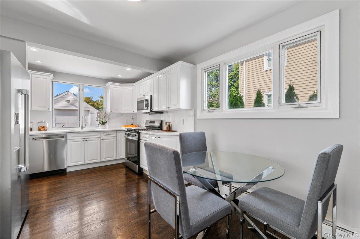 33 Avenue B Avenue, Port Washington, NY 11050