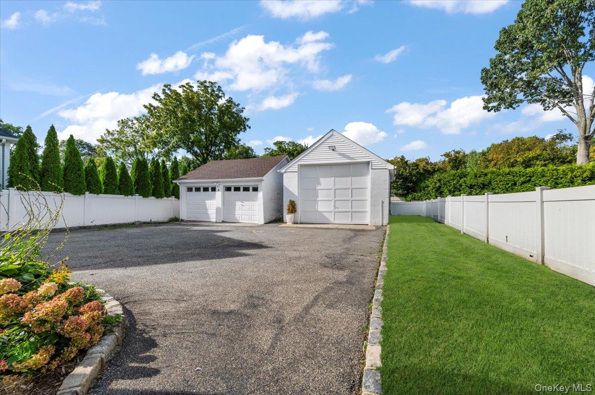 33 Avenue B Avenue, Port Washington, NY 11050