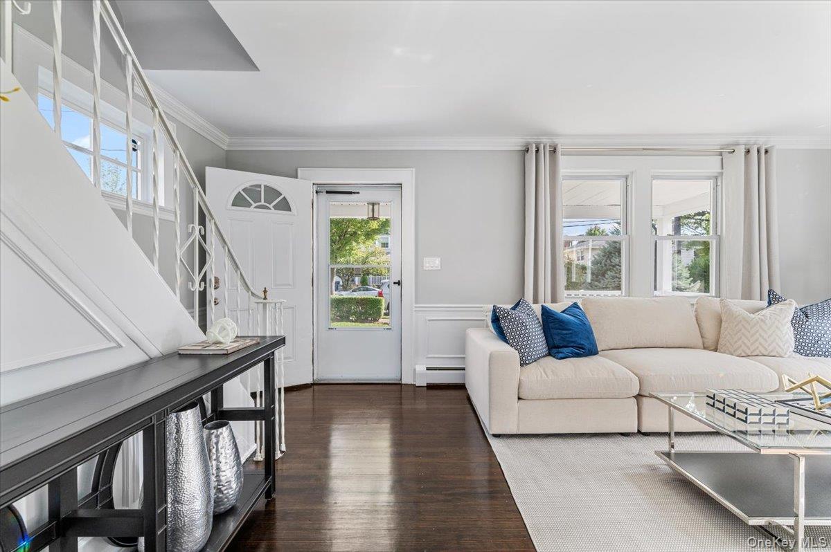 33 Avenue B Avenue, Port Washington, NY 11050