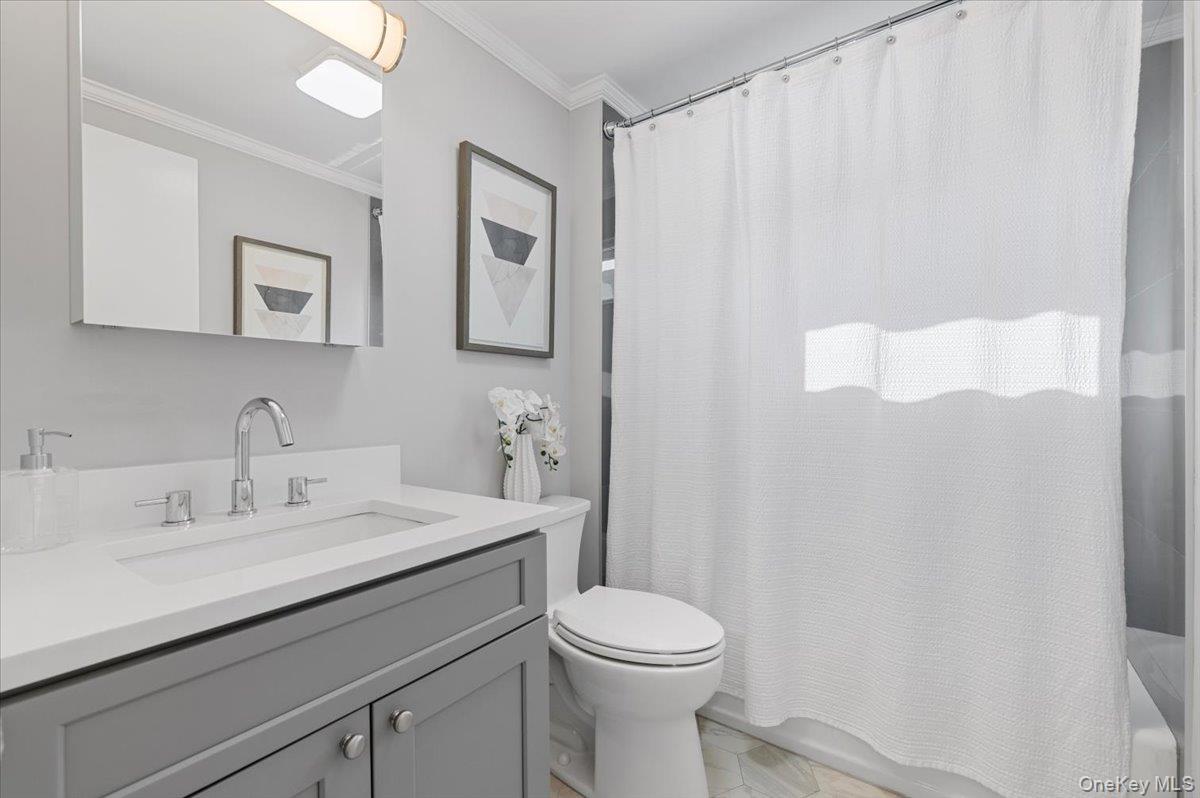 33 Avenue B Avenue, Port Washington, NY 11050