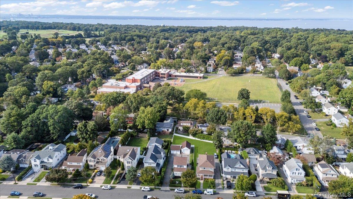 33 Avenue B Avenue, Port Washington, NY 11050