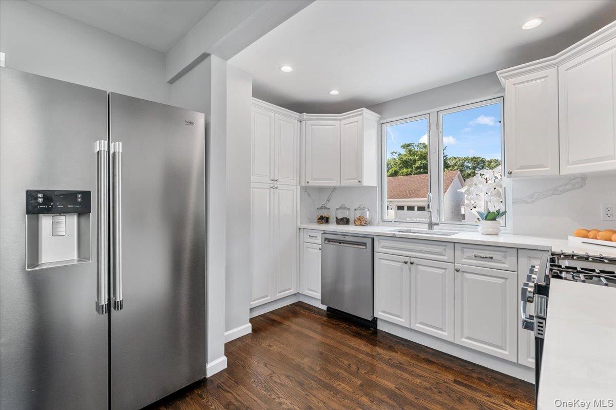 33 Avenue B Avenue, Port Washington, NY 11050