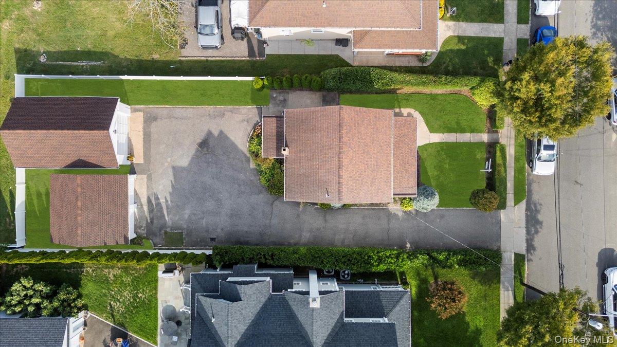 33 Avenue B Avenue, Port Washington, NY 11050