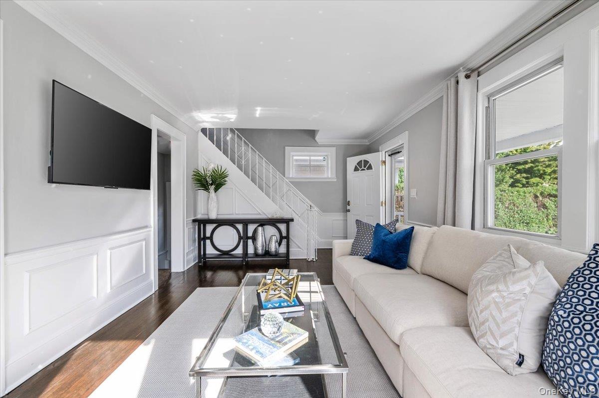 33 Avenue B Avenue, Port Washington, NY 11050