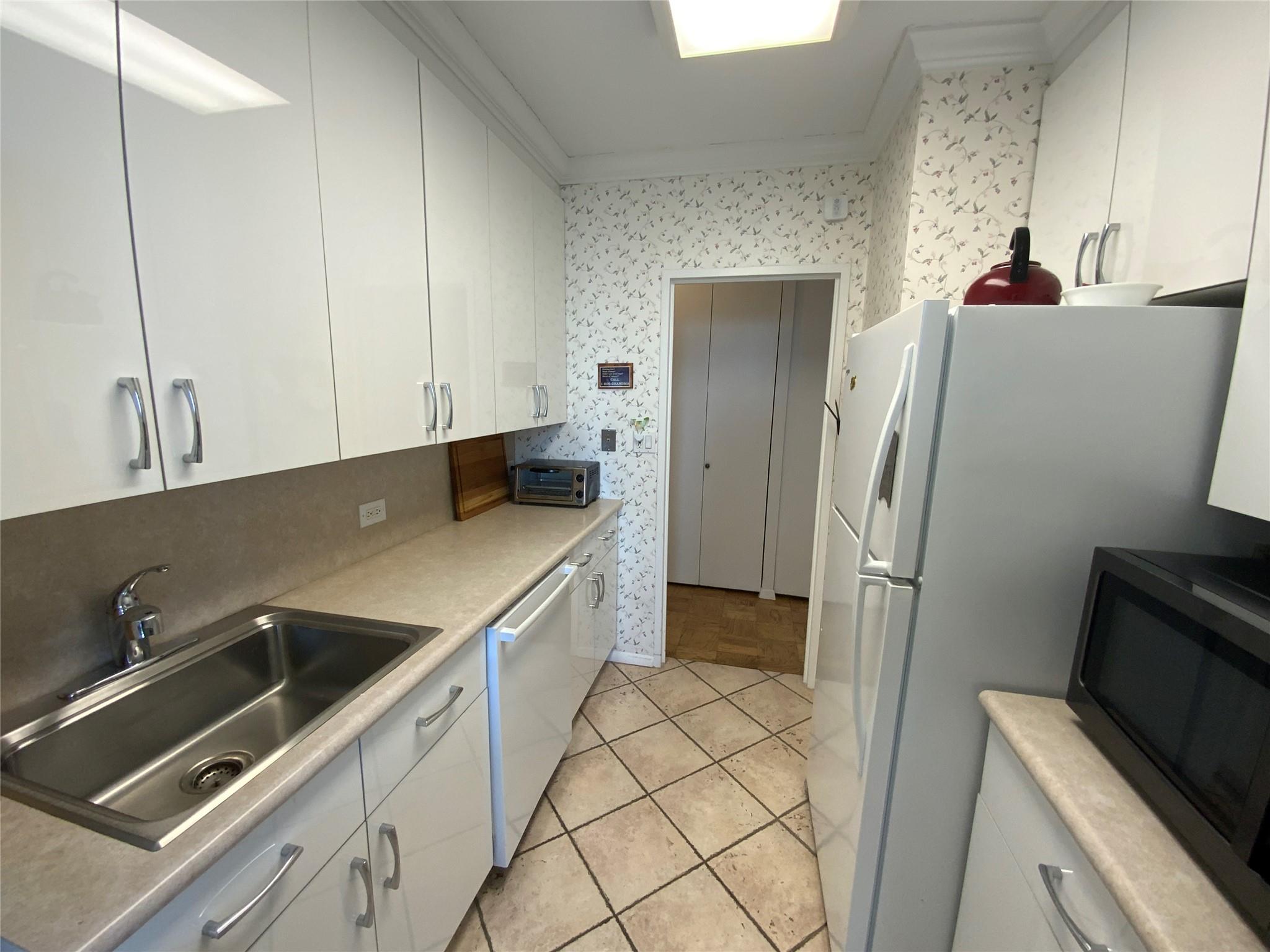 27110 Grand Central Parkway # 19A, Floral Park, NY 11005