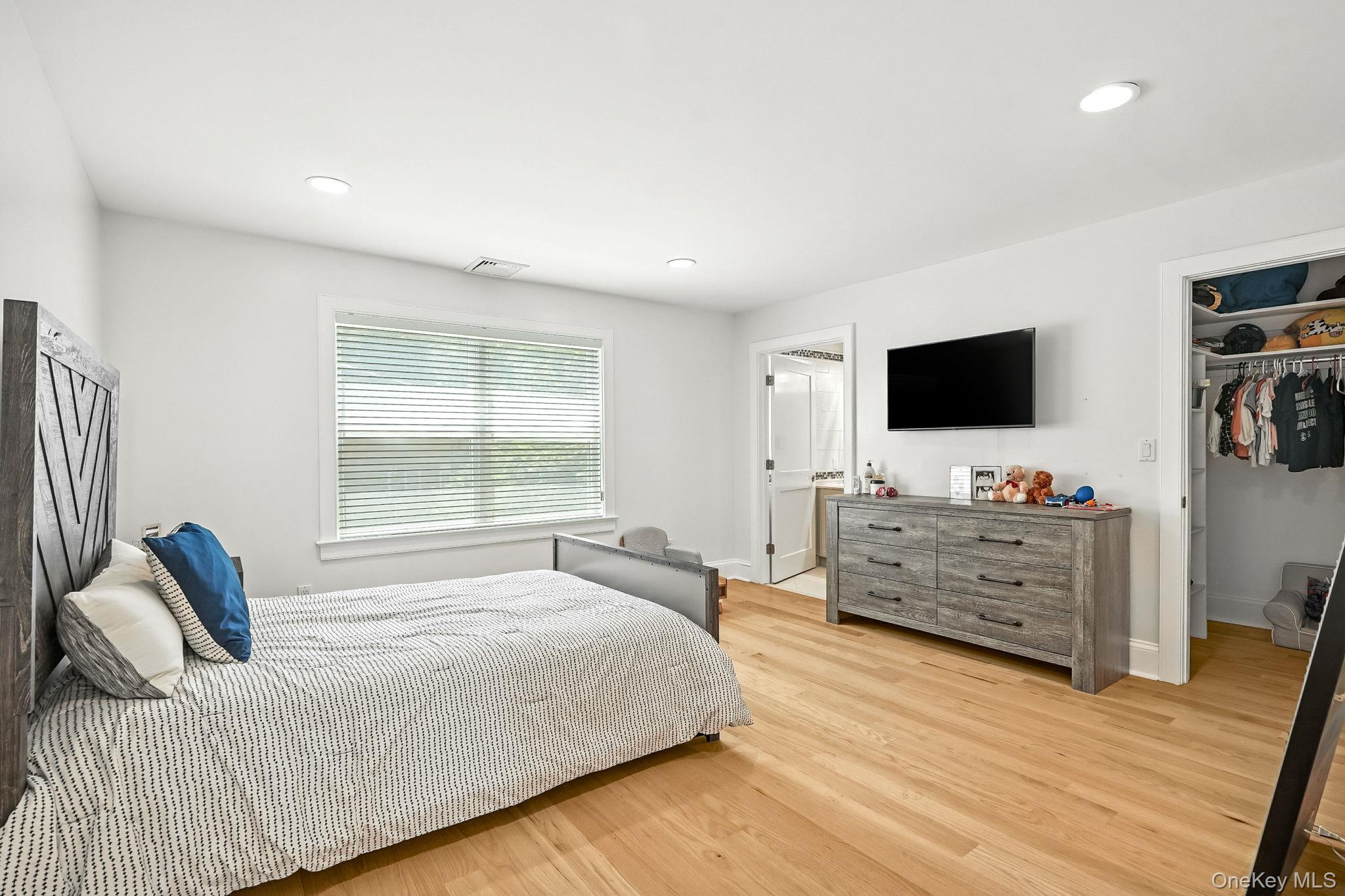 6 EATON Lane, Scarsdale, NY 10583