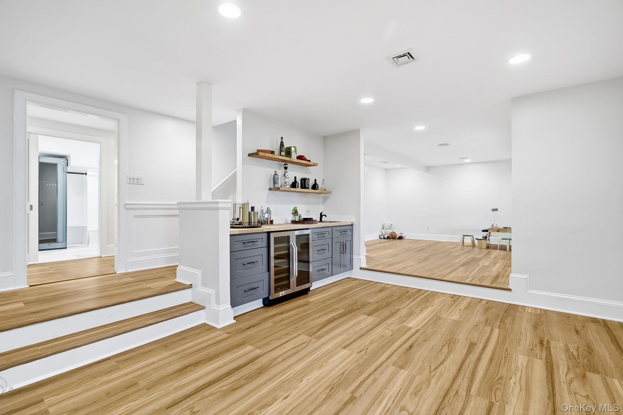 6 EATON Lane, Scarsdale, NY 10583