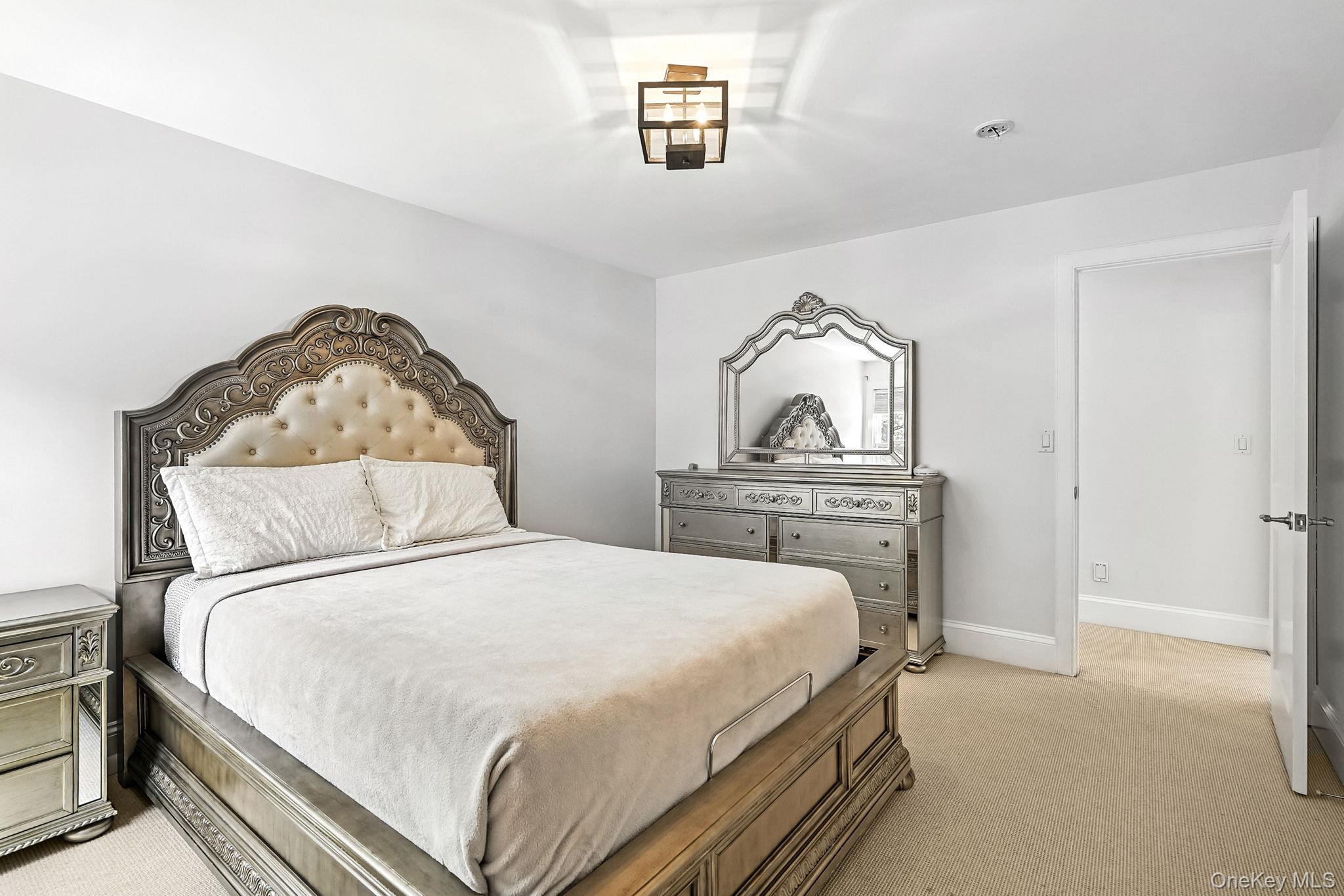 6 EATON Lane, Scarsdale, NY 10583