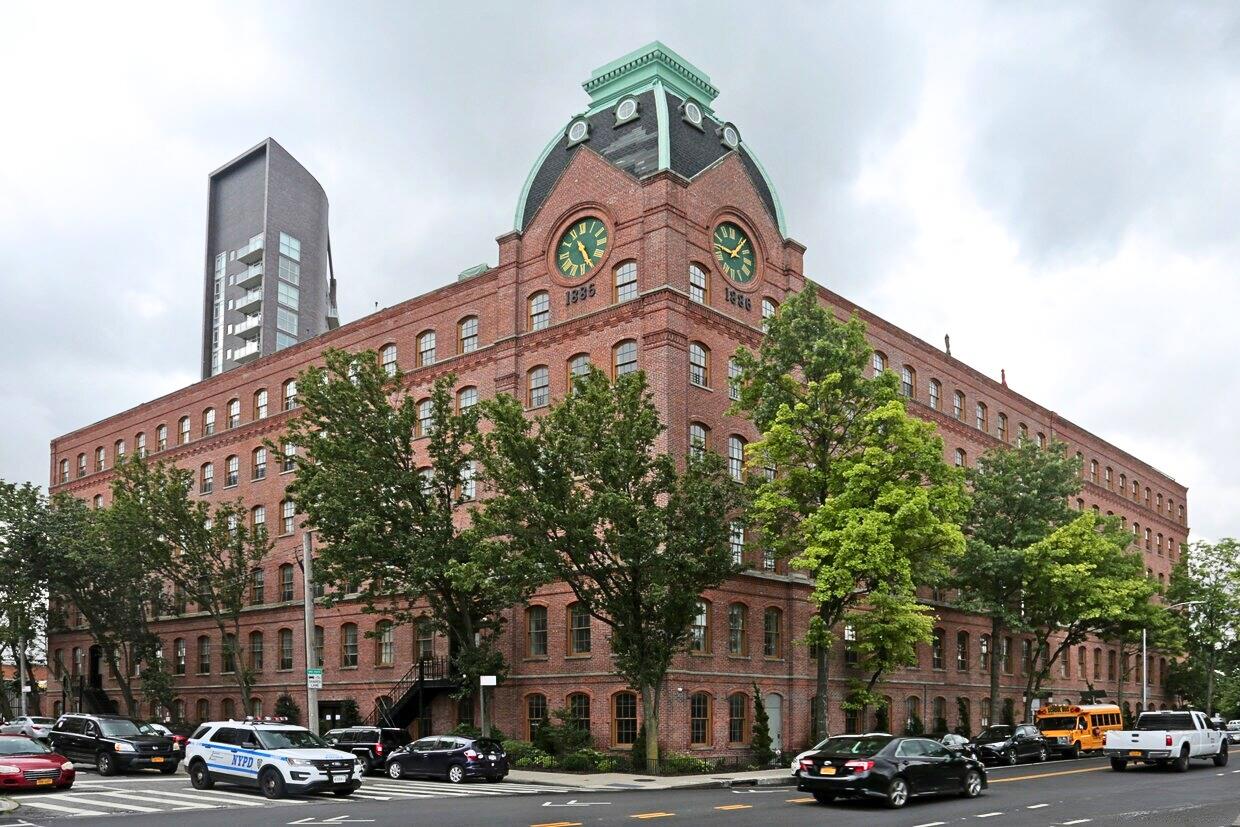31-01 Vernon Blvd, Astoria, NY 11106