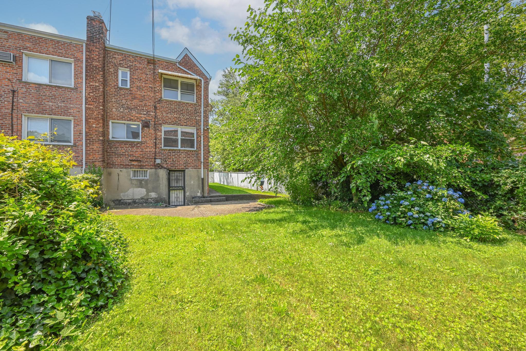 150-01 Horace Harding Exp, Flushing, NY 11367