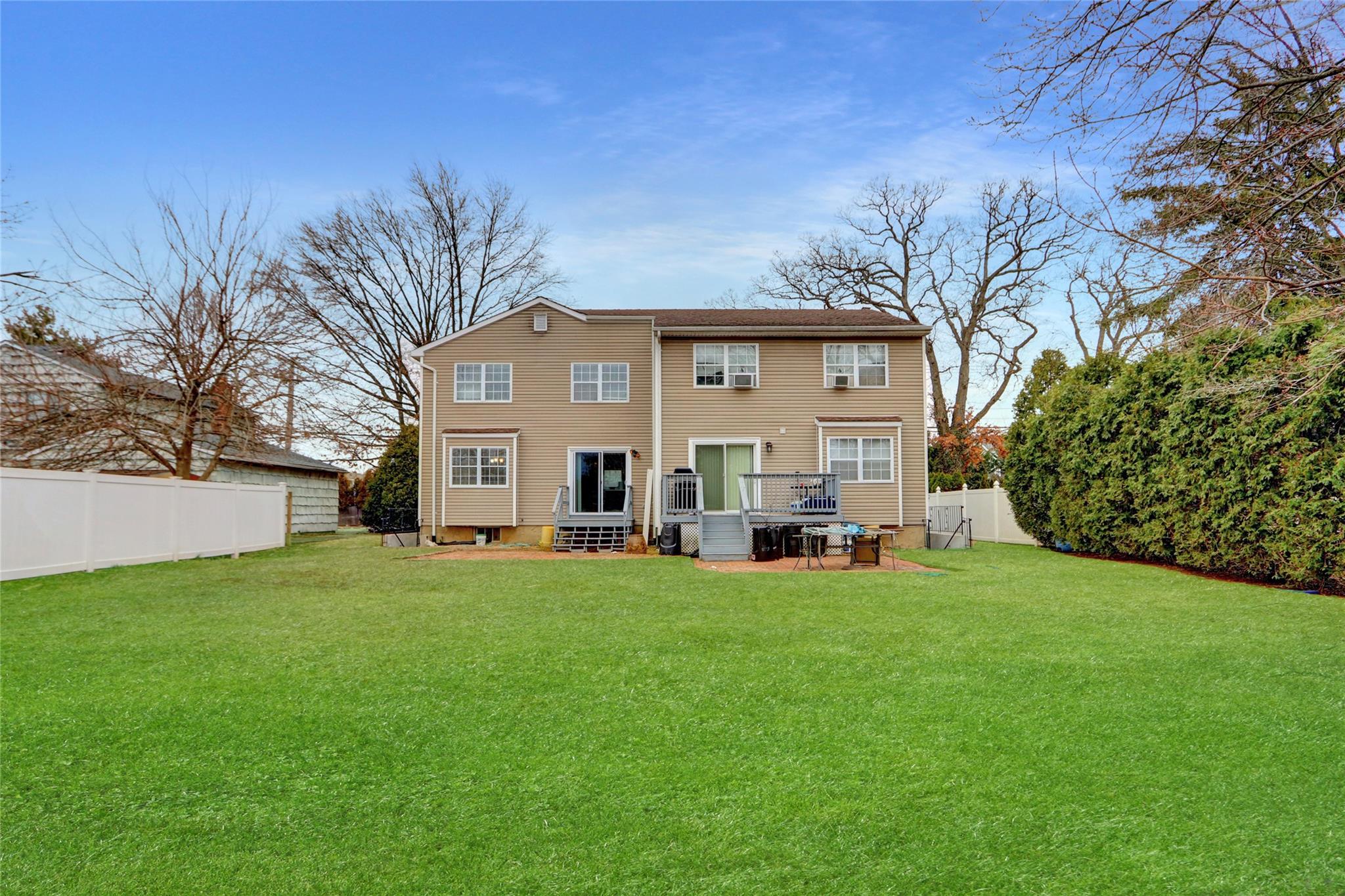 176 Jackson Avenue # A, Syosset, NY 11791
