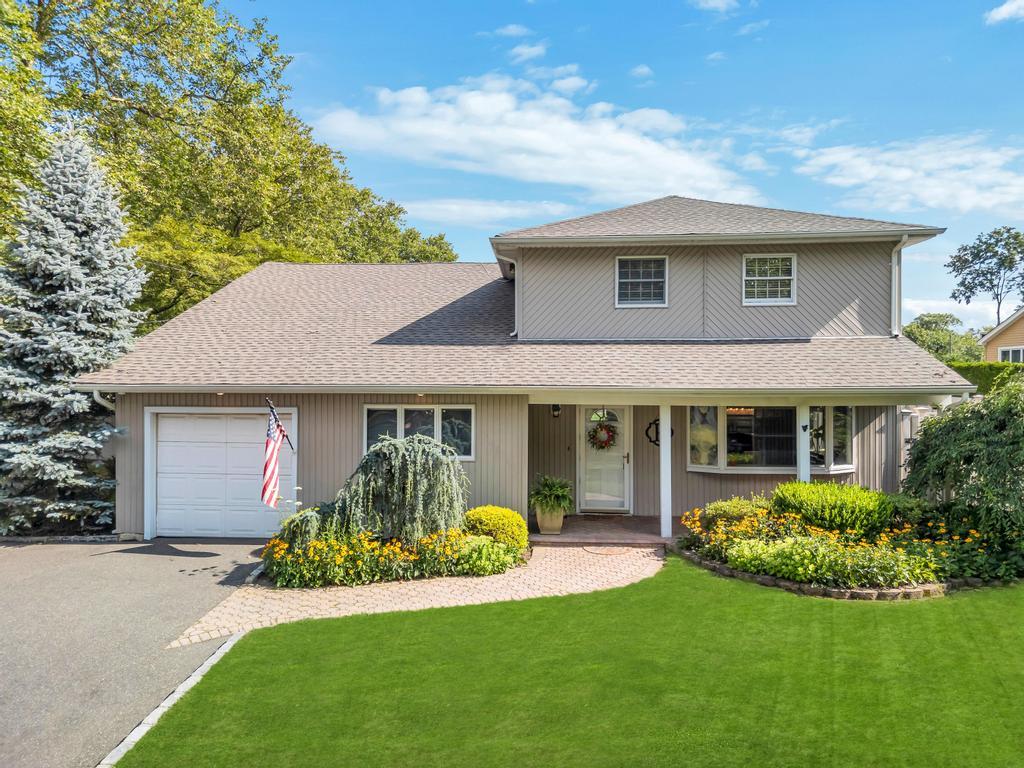 51 Burr Road, Elwood, NY 11731