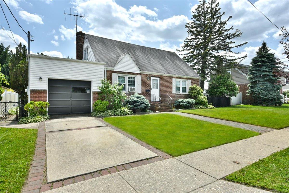 136 Euclid Avenue, Massapequa, NY 11758