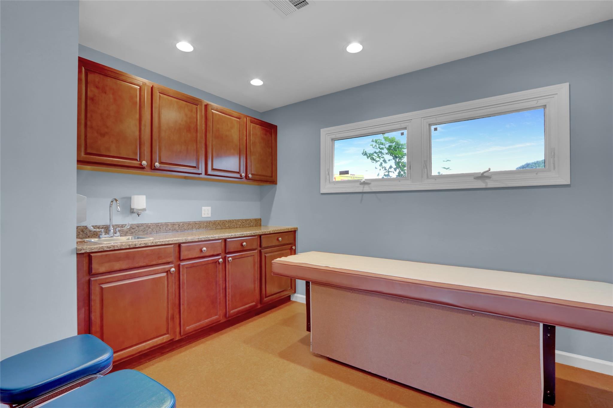 760 n.wellwood ave, Lindenhurst, NY 11757