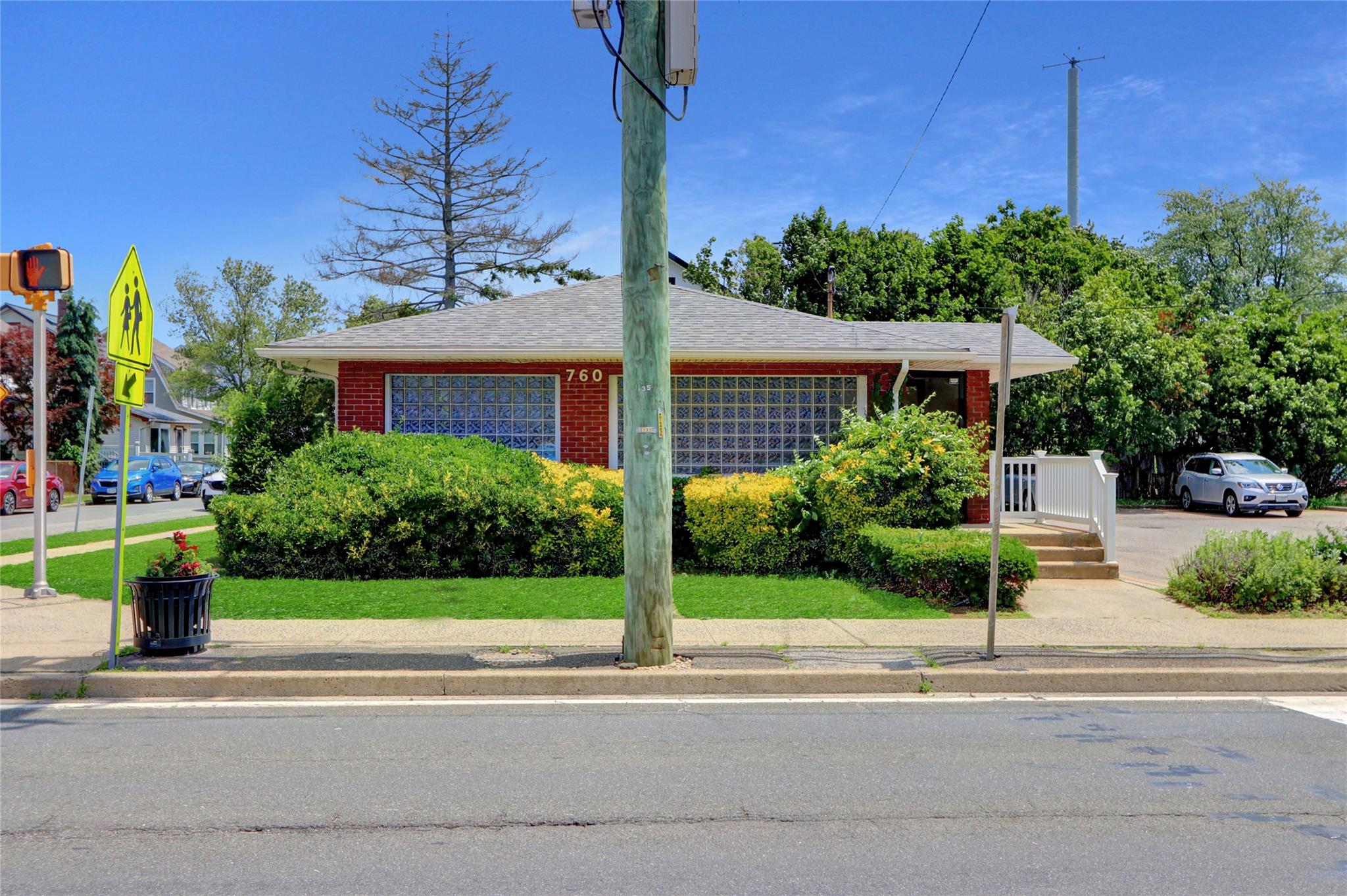 760 n.wellwood ave, Lindenhurst, NY 11757