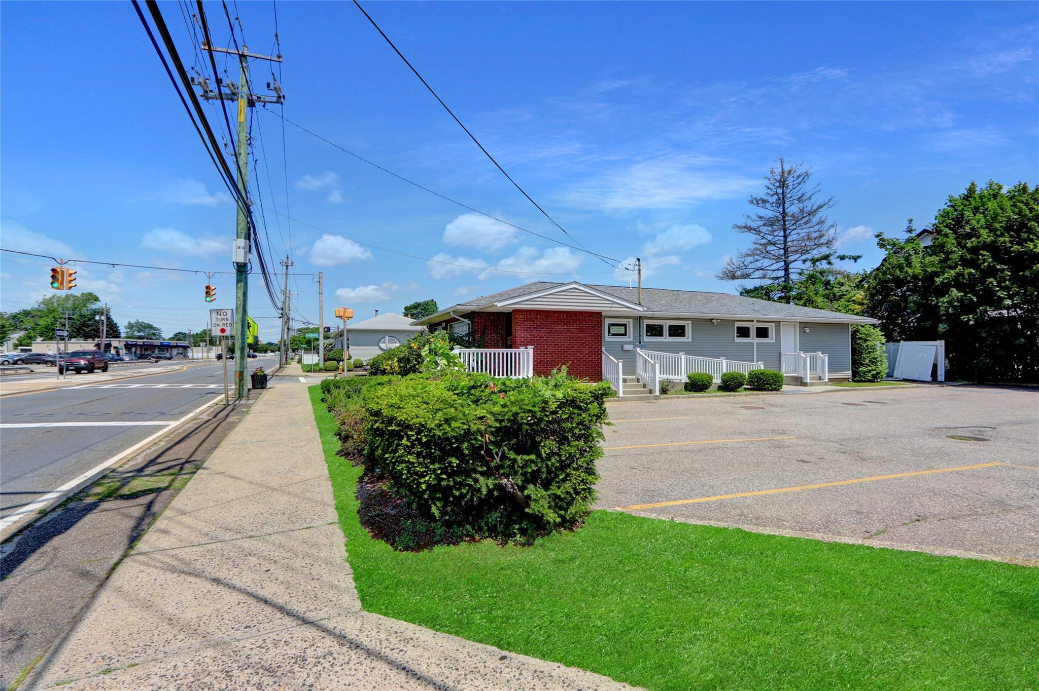 760 n.wellwood ave, Lindenhurst, NY 11757
