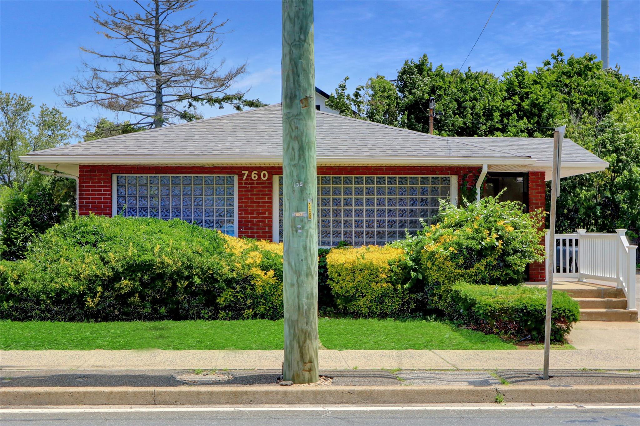 760 n.wellwood ave, Lindenhurst, NY 11757
