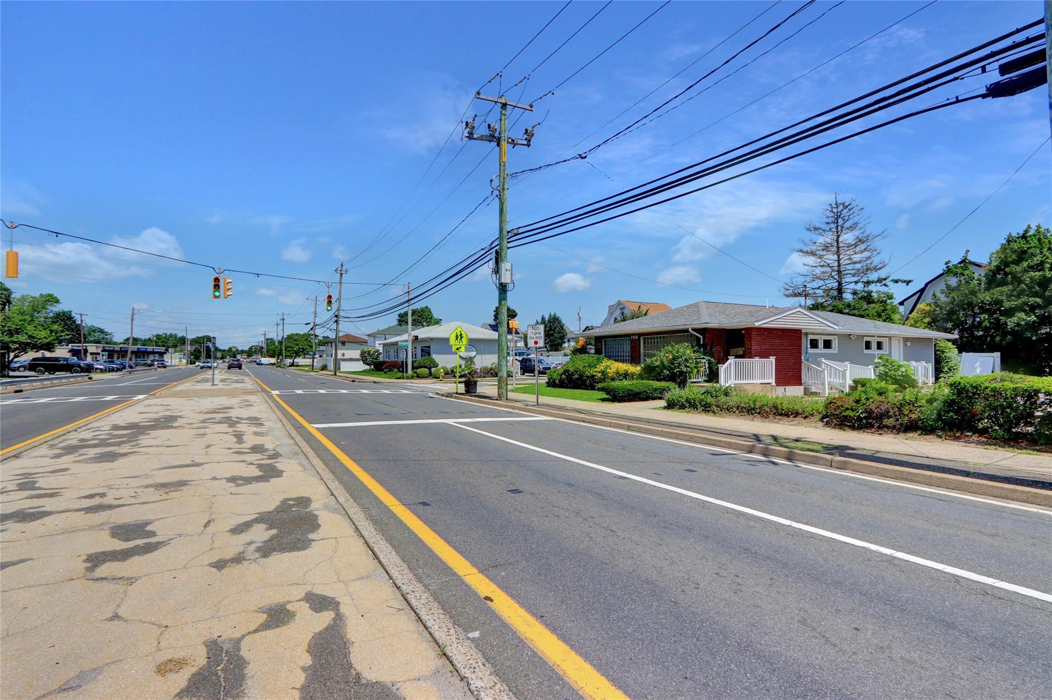 760 n.wellwood ave, Lindenhurst, NY 11757