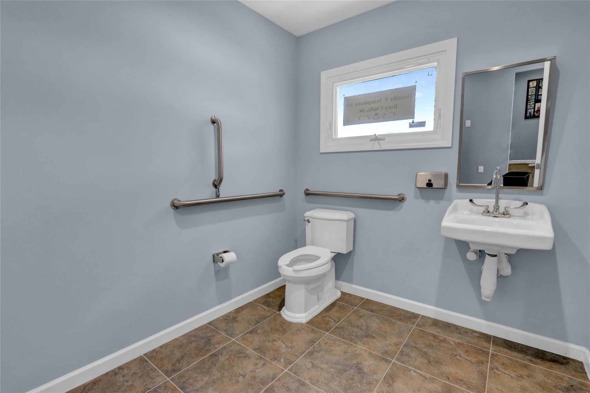 760 n.wellwood ave, Lindenhurst, NY 11757