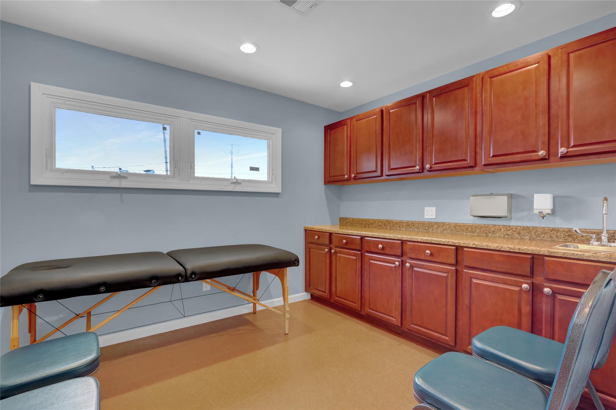 760 n.wellwood ave, Lindenhurst, NY 11757