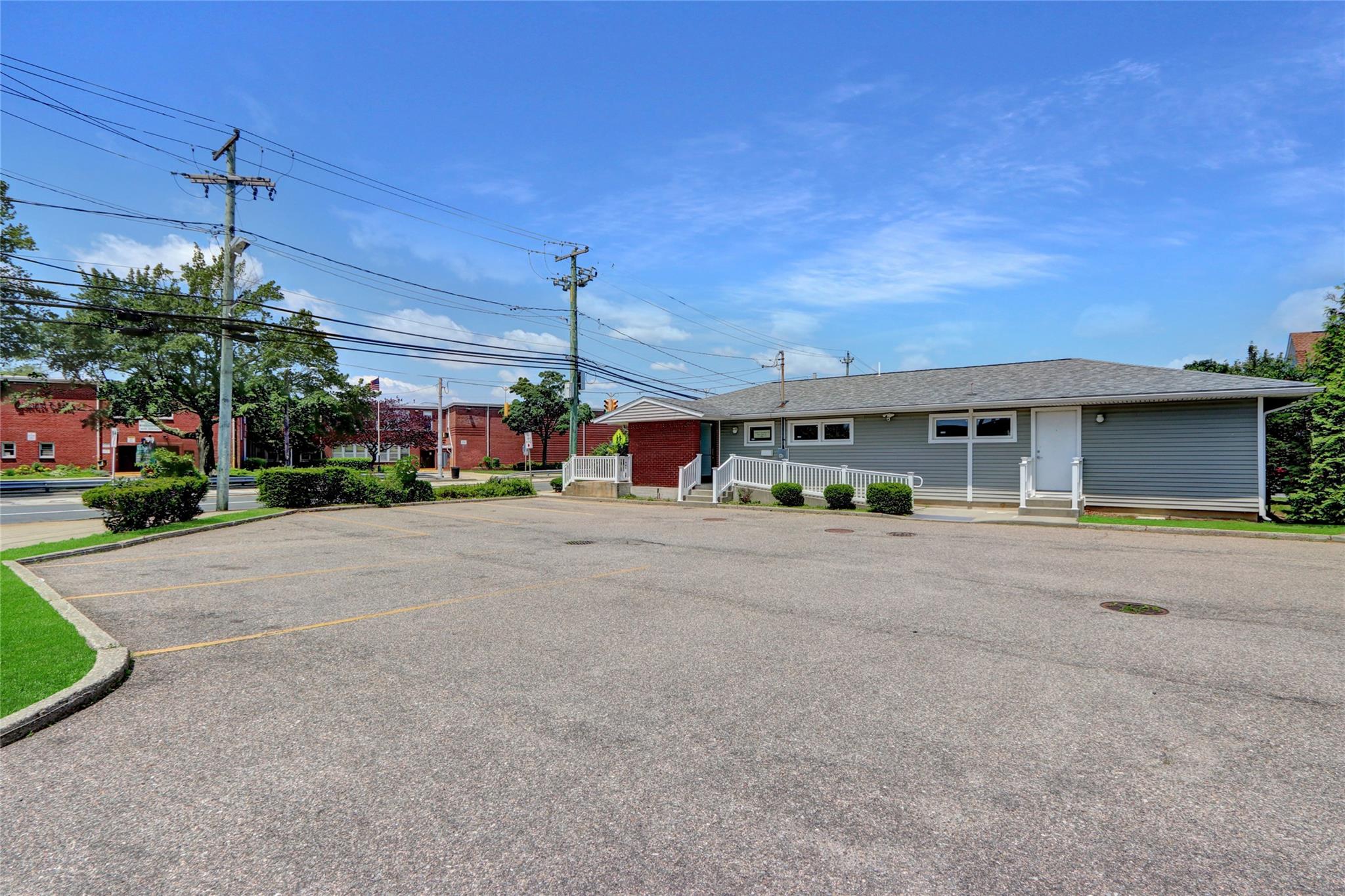 760 n.wellwood ave, Lindenhurst, NY 11757