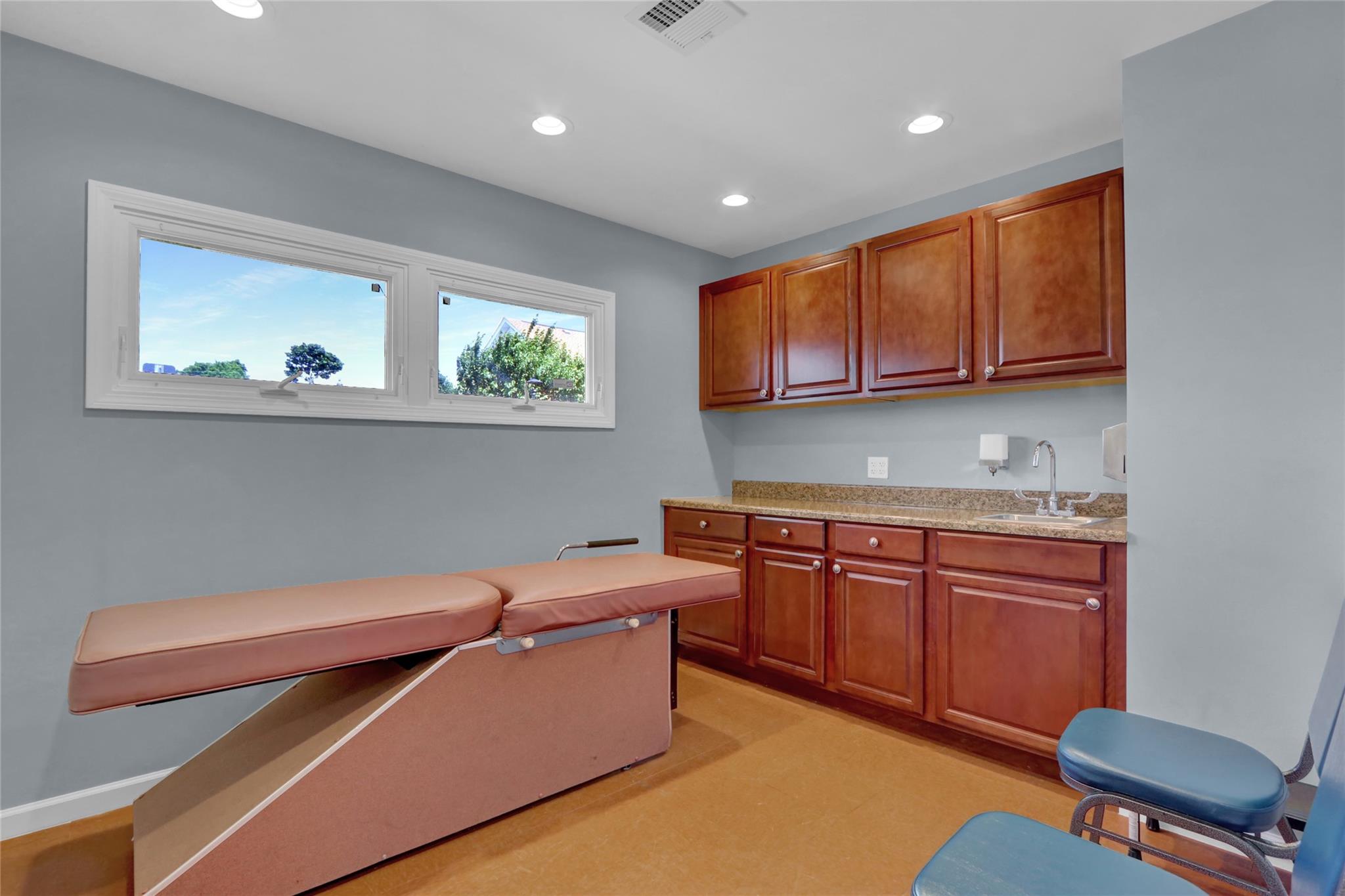 760 n.wellwood ave, Lindenhurst, NY 11757