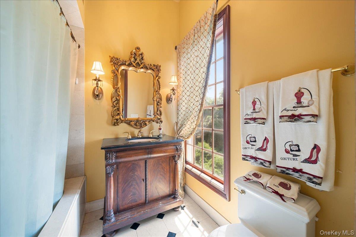 12 Patri Court, Dix Hills, NY 11746