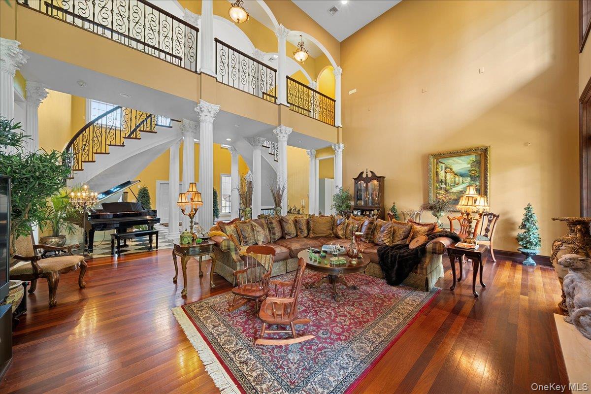 12 Patri Court, Dix Hills, NY 11746