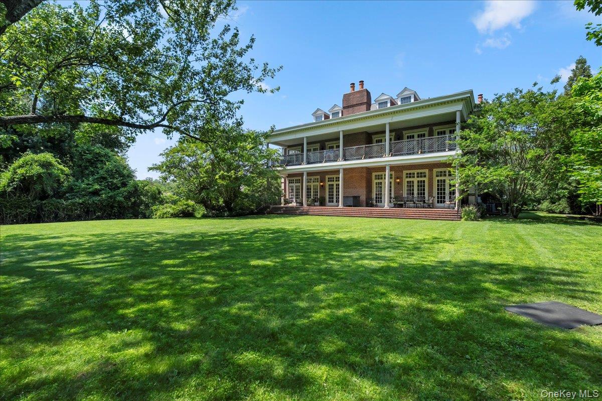 12 Patri Court, Dix Hills, NY 11746