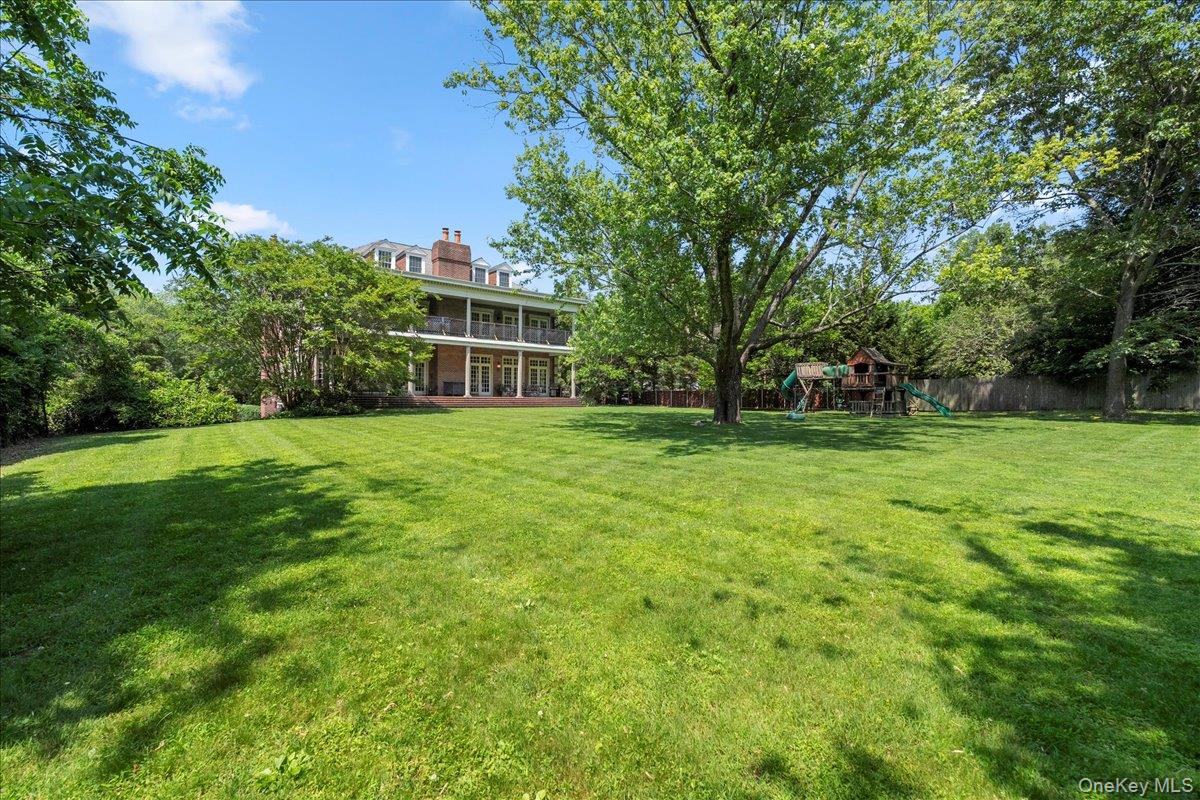 12 Patri Court, Dix Hills, NY 11746