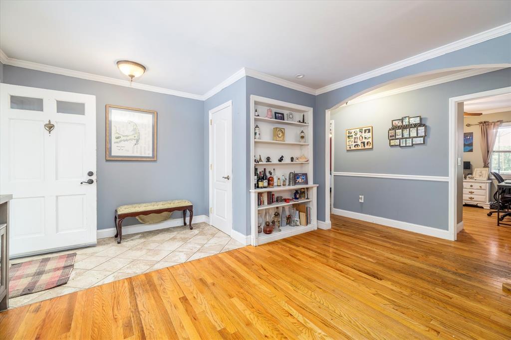 9 North Court, Bayville, NY 11709