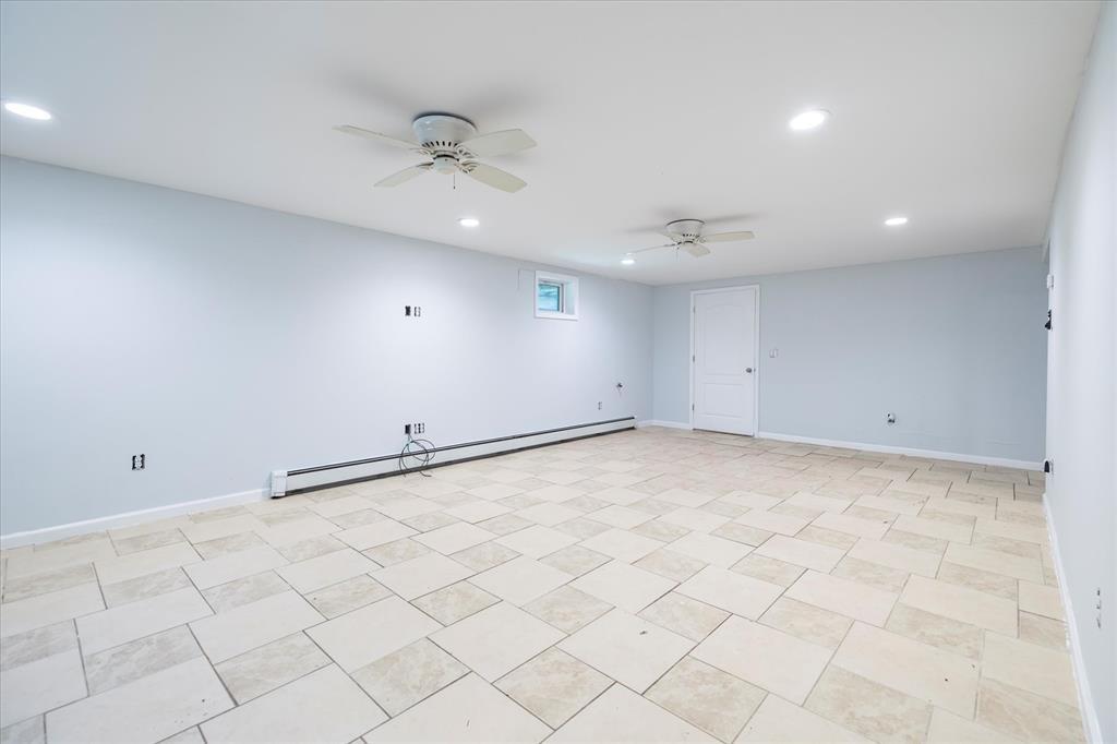 9 North Court, Bayville, NY 11709