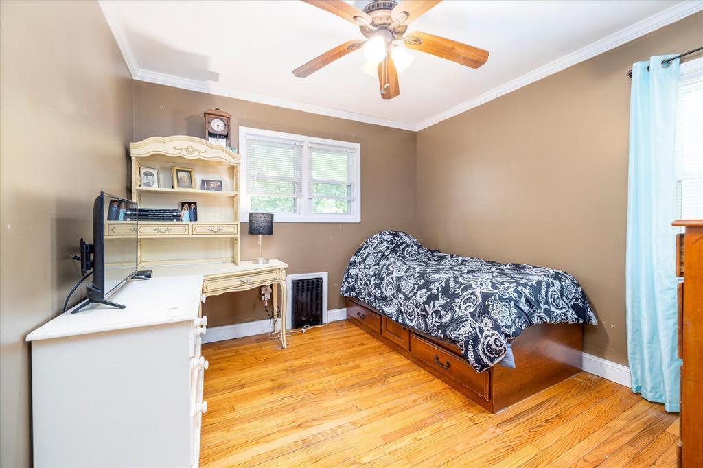 9 North Court, Bayville, NY 11709