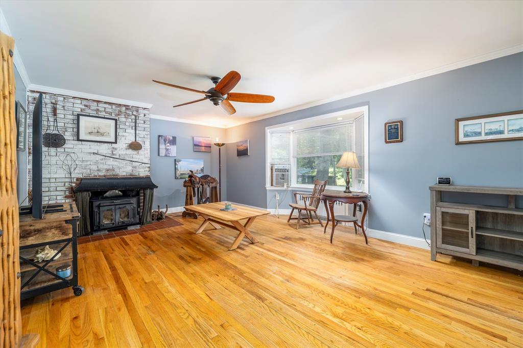 9 North Court, Bayville, NY 11709