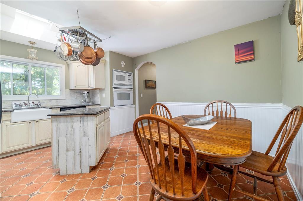 9 North Court, Bayville, NY 11709