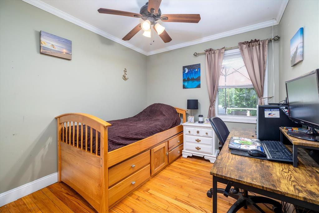 9 North Court, Bayville, NY 11709