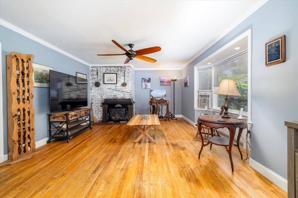 9 North Court, Bayville, NY 11709