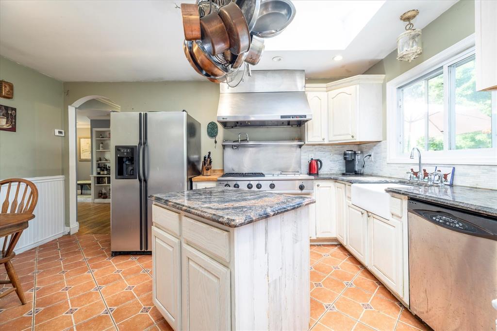 9 North Court, Bayville, NY 11709