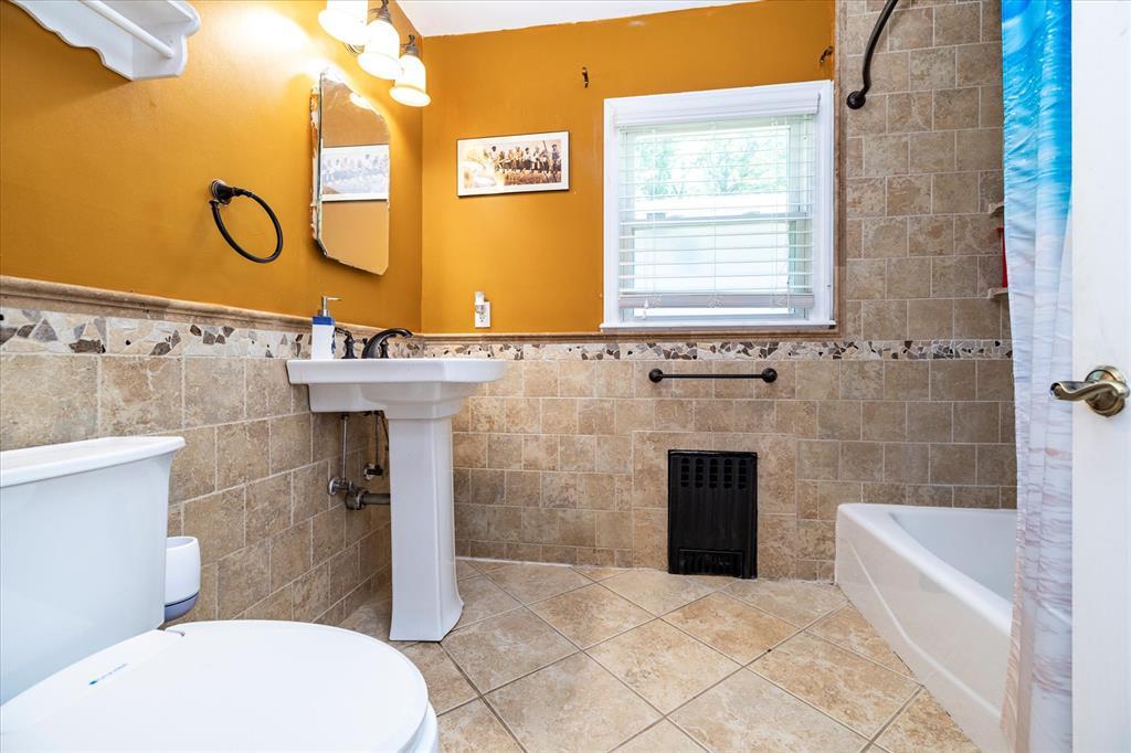 9 North Court, Bayville, NY 11709