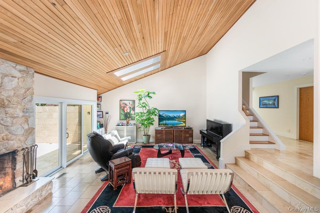 2222 Noyack Road, Sag Harbor, NY 11963