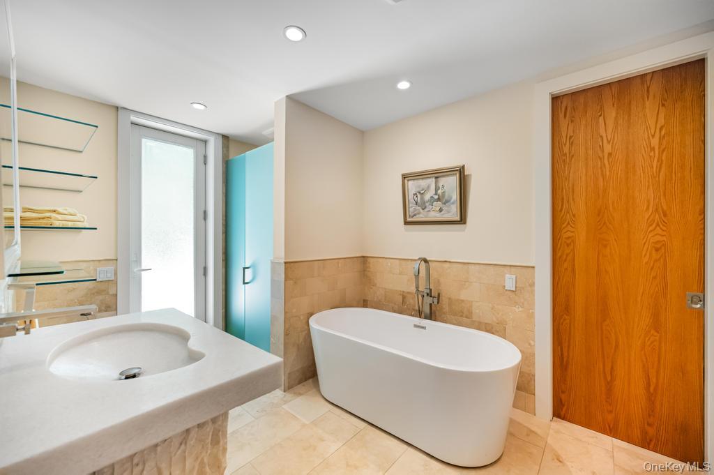 2222 Noyack Road, Sag Harbor, NY 11963