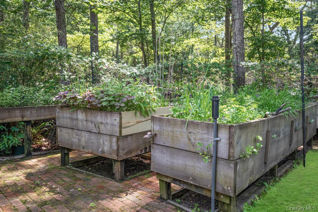 2222 Noyack Road, Sag Harbor, NY 11963