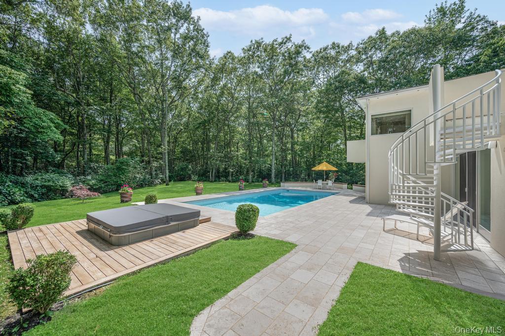 2222 Noyack Road, Sag Harbor, NY 11963