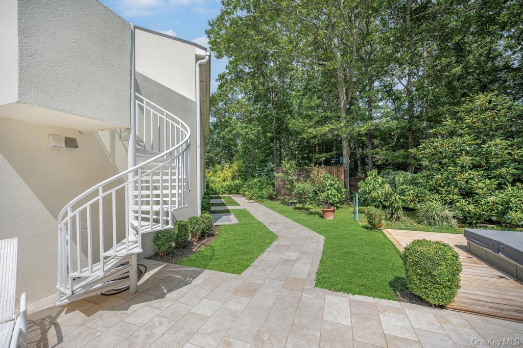 2222 Noyack Road, Sag Harbor, NY 11963